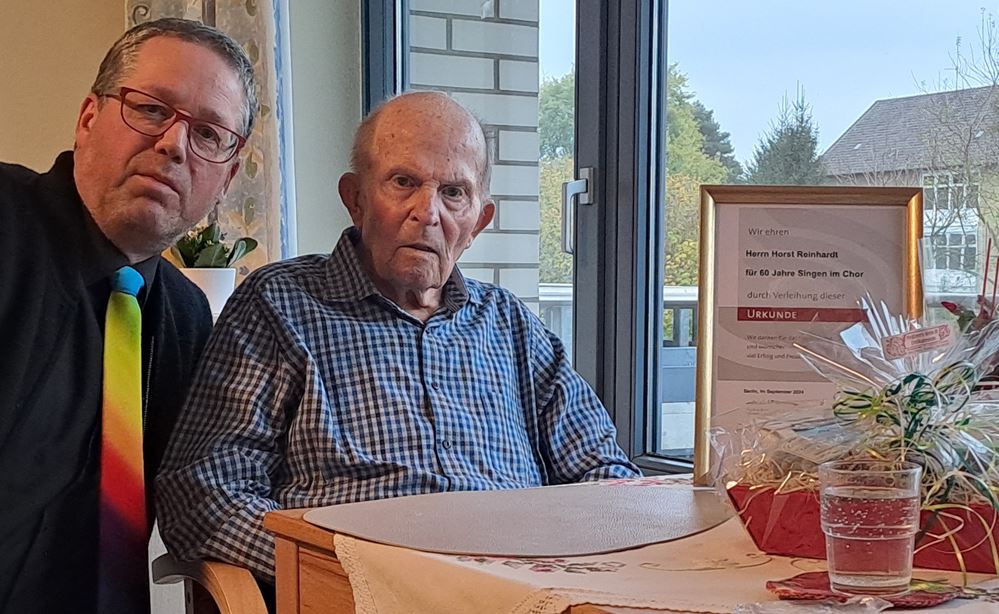 Christian Appun ehrt Horst Reinhardt für 60jährige Mitgliedschaft geehrt, Foto: I. Reinhardt. Christian Appun ehrt Horst Reinhardt für 60jährige Mitgliedschaft geehrt, Foto: I. Reinhardt.