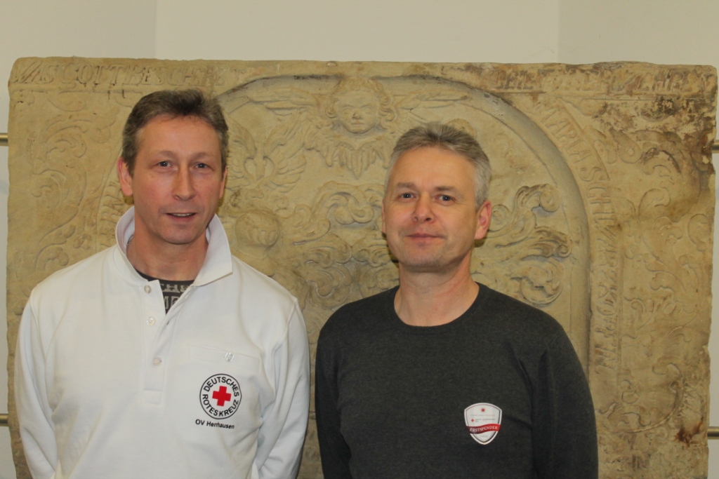  2. Vorsitzender Ralf Hagedorn bedankt sich bei Erstspender Axel Hartung (Foto: K. Hartung)