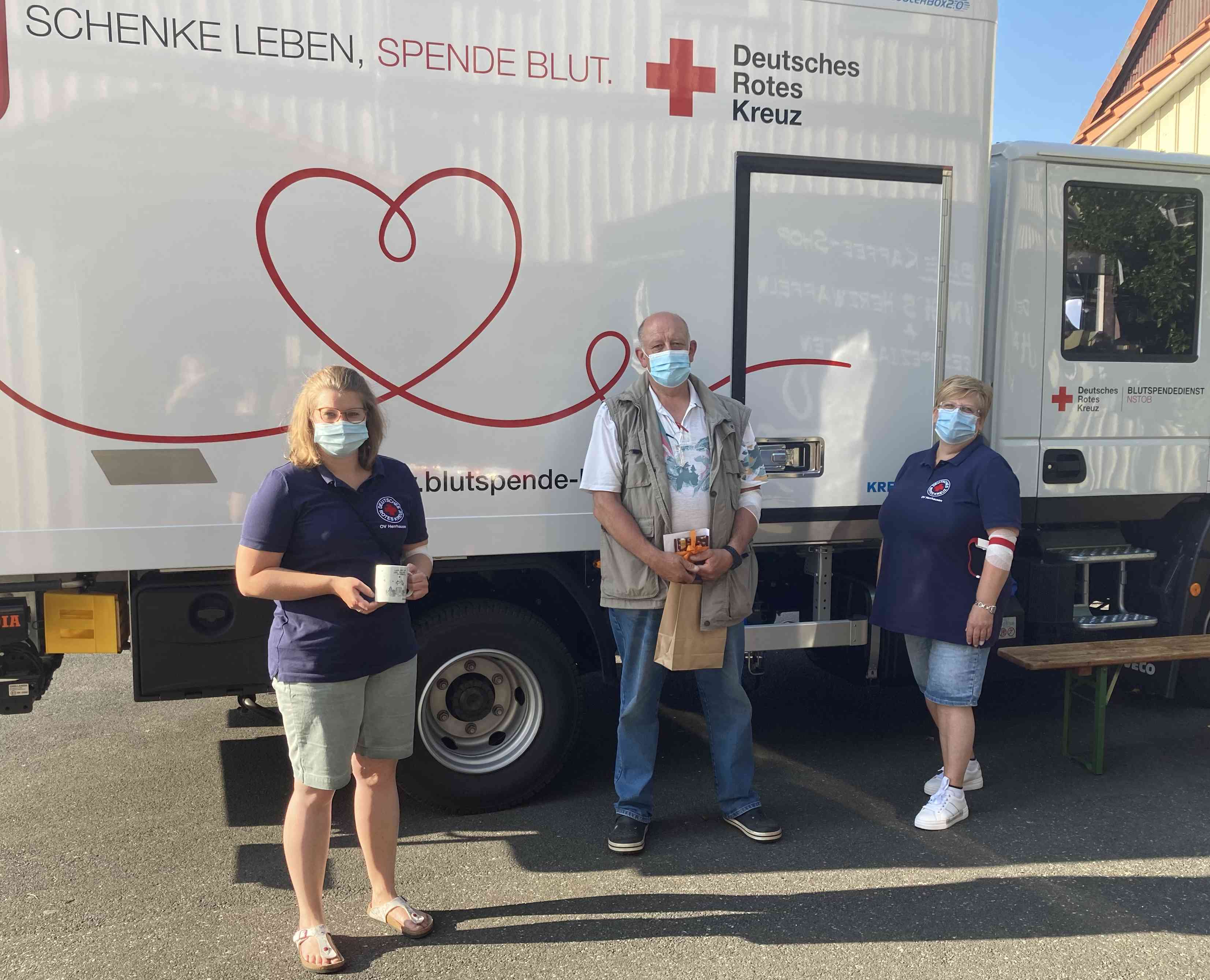 Katharina Hartung und Michael Reinecke sowie Vorsitzende Bettina Hartung (v.l.)