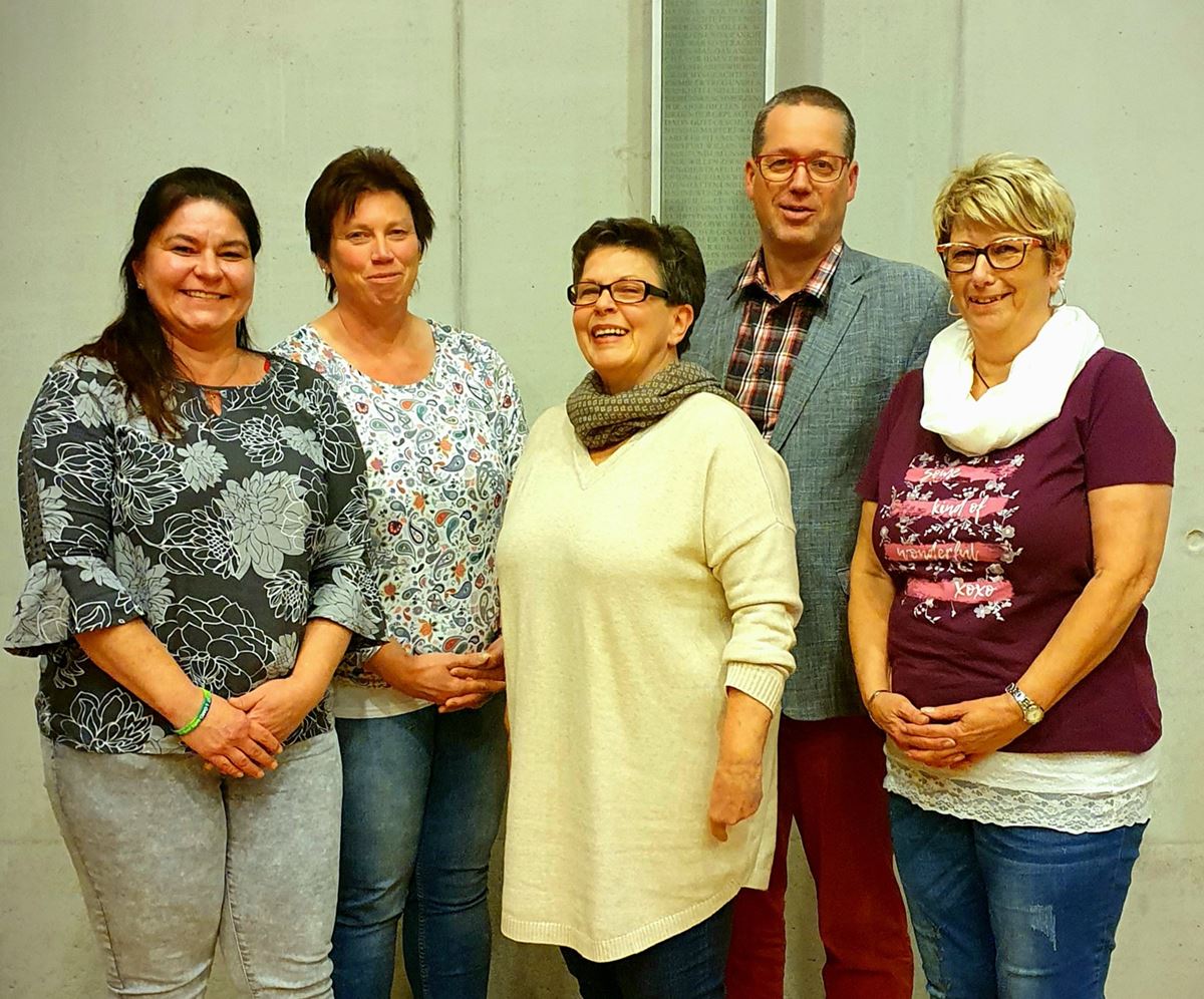 Der alte Kirchenvorstand im Jahr 2021, Tanja Balzer-Paepke, Claudia Wasmus, Irmtraut Keunecke, Christian Appun, Vera Meißner (v.l.), Foto: Weißer Der alte Kirchenvorstand im Jahr 2021, Tanja Balzer-Paepke, Claudia Wasmus, Irmtraut Keunecke, Christian Appun, Vera Meißner (v.l.), Foto: Weißer
