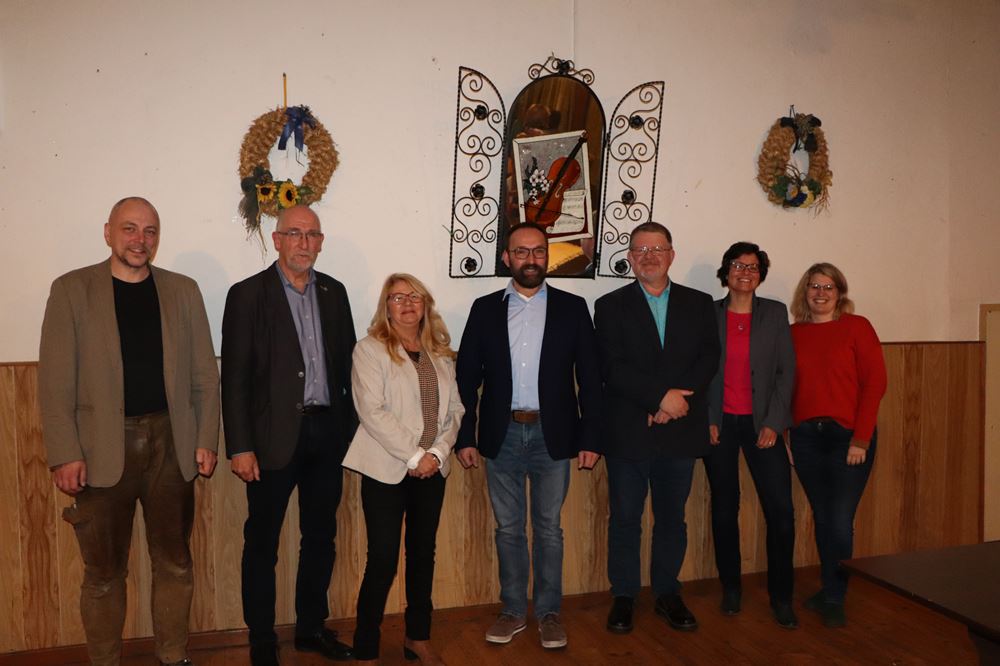 von links: Florian Bock (SPD), Bernd Dittmann (SPD), Anja Frommer (SPD),Ortsbügermeister Jens-Walter Dröge (CDU), Torsten Warnecke, Frederike Schröder (CDU), Katharina Hartung (CDU) Ortsrat Herrhausen seit 2021